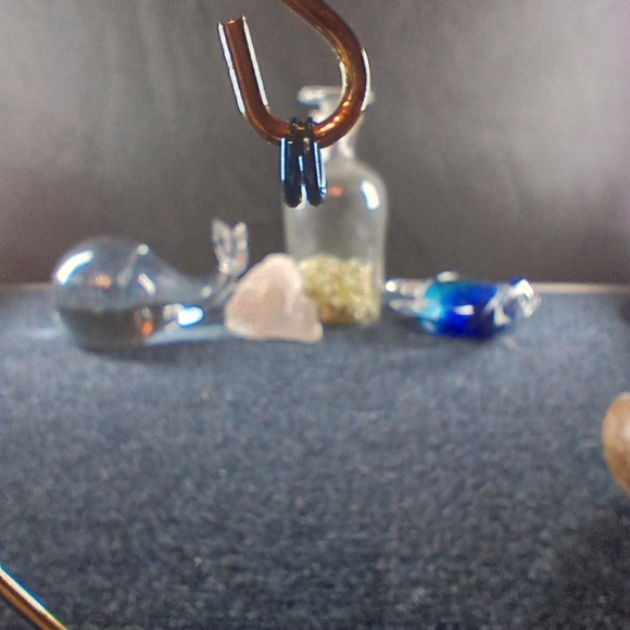 Pretty Heart Necklace + 2 pairs of tiny huggie hoop earrings - Picture 8 of 16